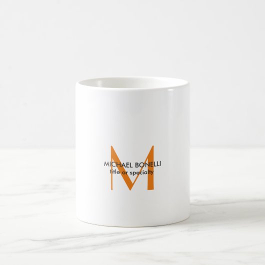Orange White Monogram Modern Minimalistisch Kaffeetasse (Mittel)