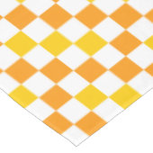 Orange White Yellow Checkered Pattern Design  Tischdecke (Schrägansicht)