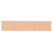 Orange & White Zigzag Zickzack Muster Mittelgroßer Tischläufer (Horizontal)