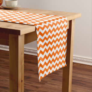 Orange & White Zigzag Zickzack Muster Mittelgroßer Tischläufer