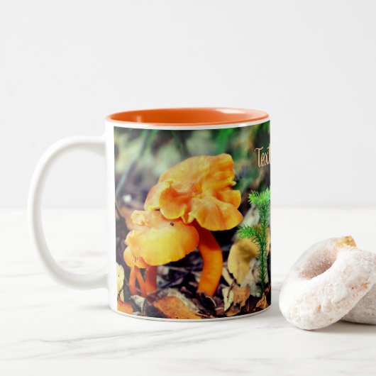 Orange Wild Mushrooms Natur Personalisiert Zweifarbige Tasse (Mit Donut)