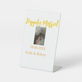 Orange yellow retro photo happily married couple sockelschild