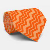 Orange Zigzag Zickzack Muster Krawatte (Gerollt)