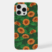 Orange Zinnia Blume, grüne Blätter auf dunkelgrün iPhone Hülle (Rückseite)