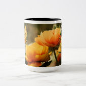 OrangeButterfly, orange Blumen Zweifarbige Tasse (Mittel)
