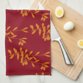 Orangefarbene Blätter der Silhouette auf rot Geschirrtuch (Viertel Falte)