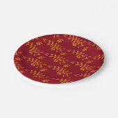 Orangefarbene Blätter der Silhouette auf rot Pappteller (Schrägansicht)