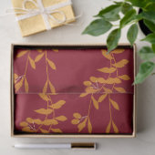 Orangefarbene Blätter der Silhouette auf rot Seidenpapier (Geschenk)