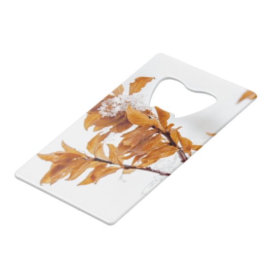 Orangefarbene Blätter im Winter Geldbeutel Flaschenöffner (Rückseite Schrägansicht)