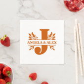 Orangefarbene Blätter Split Monogram J Serviette (Beispiel)