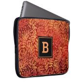 Orangefarbene Blattmuster monogramm, modern fett Laptopschutzhülle (Vorne Rechts)