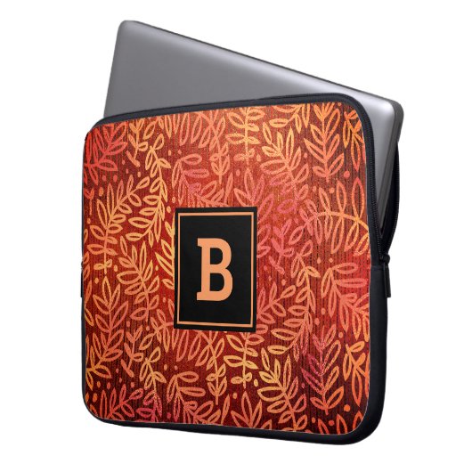 Orangefarbene Blattmuster monogramm, modern fett Laptopschutzhülle (Vorderseite Links)