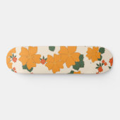 Orangefarbene Blume, Blumenmuster, Muster von Blum Skateboard (Horizontal)