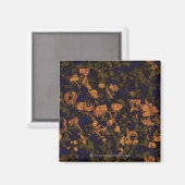 Orangefarbene Blume gegen das Muster einer Blattta Magnet (Vorderseite/Rückseite)