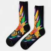 Orangefarbene Blume im schwarzen Sternenhimmel Socken (Linkes Detail)