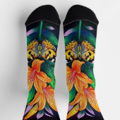 Orangefarbene Blume im schwarzen Sternenhimmel Socken (Oben)