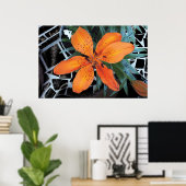 Orangefarbene Blume mit Hintergrund Poster (Heimbüro)
