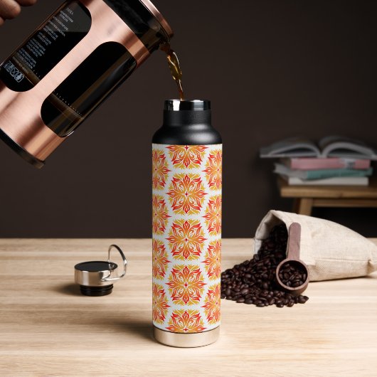 Orangefarbene Blume, Muster von Blume, Muster von Trinkflasche (Kaffee)