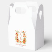Orangefarbene Blume Wappen und Initialen Hochzeit Geschenkschachtel (Geöffnet)
