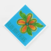 Orangefarbene Blüte mit dunkelgrün und blau Serviette (Ecke)