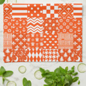Orangefarbene, gelbe Muster - Design Geschirrtuch (Gefaltet)
