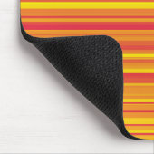 Orangefarbene, gelbe Streifen Mousepad (Ecke)