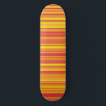Orangefarbene, gelbe Streifen Skateboard<br><div class="desc">Orangefarbene Rot-Gelbe Streifen-Skateboard</div>