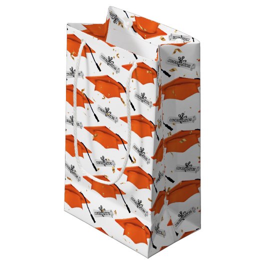 Orangefarbene Graduierungsklammern mit Diplomen Kleine Geschenktüte (Vorderseite Schrägansicht)