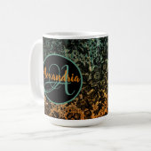 Orangefarbene, grün-schwarz-blumenfarbene Monogram Kaffeetasse (Vorderseite Links)