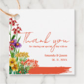 Orangefarbene Hochzeitsfeier mit gelben Wildblumen Geschenkanhänger (Vorderseite)