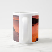 Orangefarbene Jahreszeit, Sonnenuntergang, Kalifor Jumbo-Tasse (Rückseite)