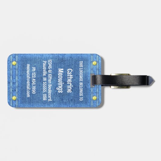 Orangefarbene Katze in Imitaten Denim Pocket mit I Gepäckanhänger (Rückseite horizontal)