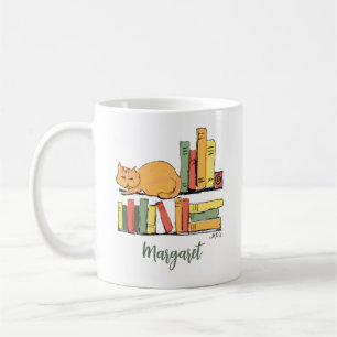 Orangefarbene Katze in Niedlicher Bibliothek mit B Kaffeetasse