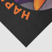 Orangefarbene Katze mit Lila Hexenhutenhappenhamme Seidenpapier (Detail)