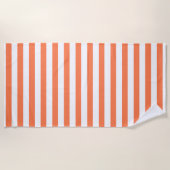 Orangefarbene Korallenfarben Streifen Urlaub Somme Strandtuch (Vorderseite)