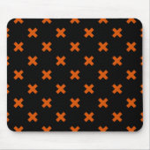 Orangefarbene Kreuzstiche auf schwarz Mousepad (Vorne)