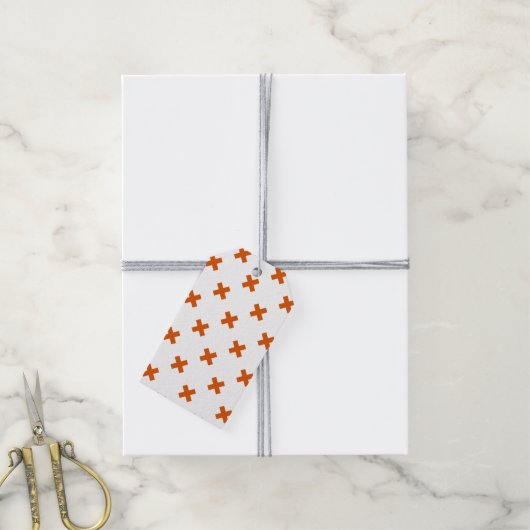 Orangefarbene Kreuzstiche auf weiß Geschenkanhänger (Mit Garn)