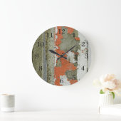 Orangefarbene Kronenfarbe auf der Betonwand Große Wanduhr (Zuhause)