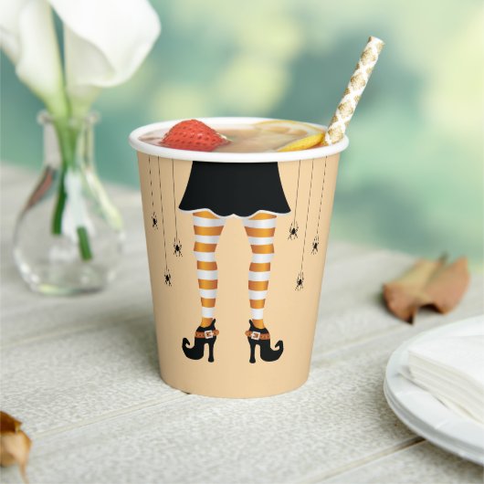 Orangefarbene Legen und graue Spinnen Halloween Pappbecher (In Situ)