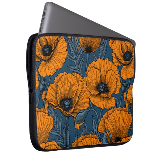 Orangefarbene Mohn in dunkelblau Laptopschutzhülle (Vorne Rechts)