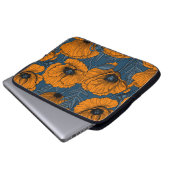 Orangefarbene Mohn in dunkelblau Laptopschutzhülle (Vorne Knopf)