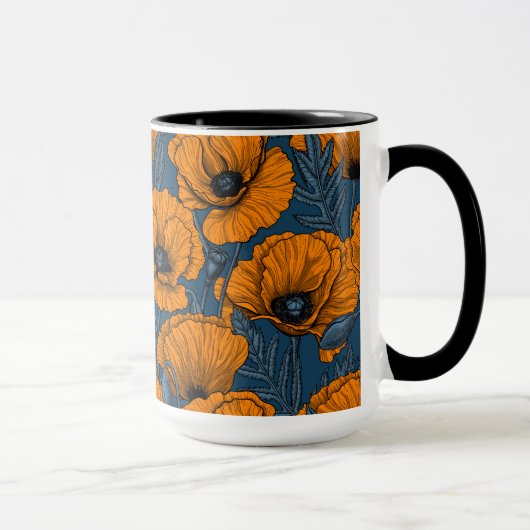 Orangefarbene Mohn in dunkelblau Tasse (Rechts)