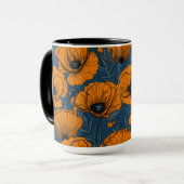 Orangefarbene Mohn in dunkelblau Tasse (Vorderseite Links)