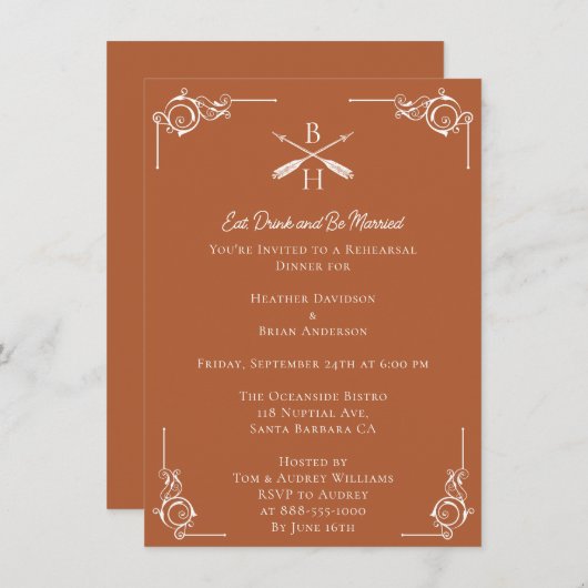 Orangefarbene Monogramme und Pfeile Probe Abendess Einladung (Vorne/Hinten)