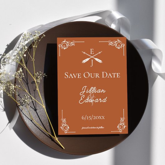 Orangefarbene Monogramme und Pfeile Save the Date Ankündigung