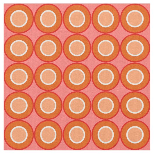 Orangefarbene Orangennüsse mit Blütenfülle Stoff (Nahaufnahme)