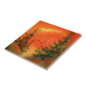 Orangefarbene Pinien mit fliegenden Krähen Fliese (Seite)