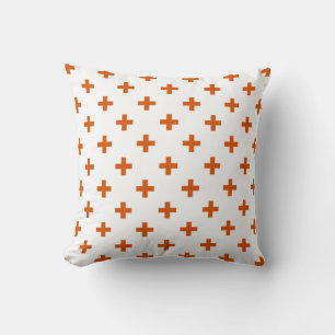 Orangefarbene Polka-Kreuze auf weiß Kissen