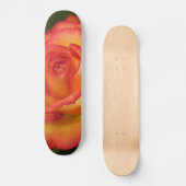 Orangefarbene Rose Skateboard (Vorderseite)