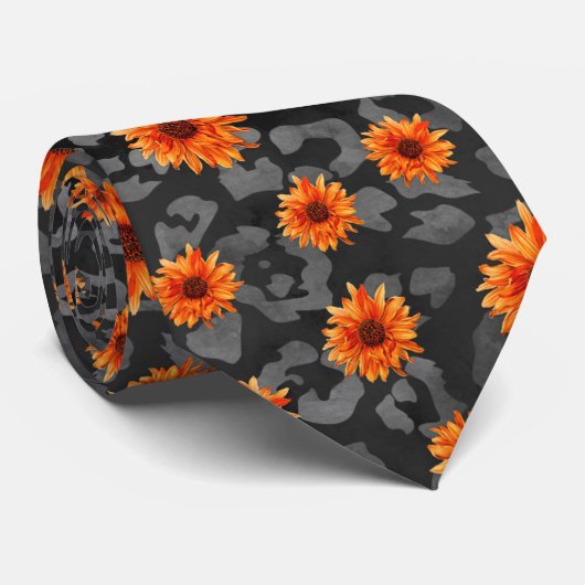 Orangefarbene Schädel und Sonnenblumen, Design 4 Krawatte (Gerollt)